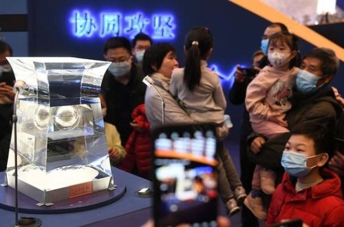 Çin muzeyində Ay torpağı nümunələri nümayiş olunur - FOTO