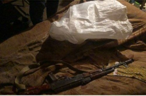 У жителей Джалилабада обнаружили боеприпасы и наркотики - ФОТО