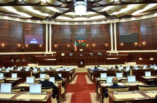 Deputatlar Əmək Məcəlləsinə dəyişiklikləri müzakirə edəcəklər