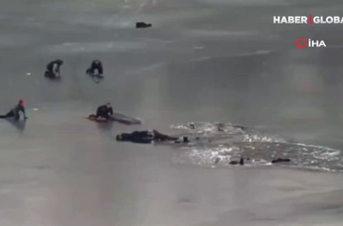 Donmuş çayda gəzintiyə çıxan dörd kişi boğulmaq təhlükəsi ilə üz-üzə qaldı - VİDEO