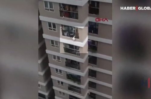 12-ci mərtəbədən yıxılan qızı kuryer xilas etdi – VİDEO