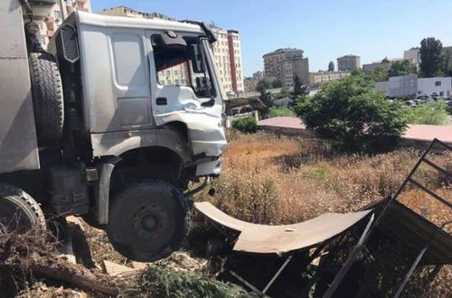 FHN xilasediciləri avtomobil qəzasında zərərçəkmiş şəxsə kömək etdi - VİDEO