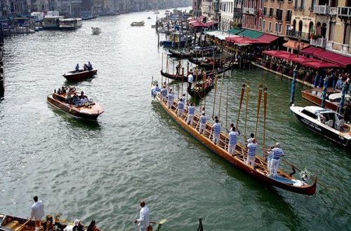 Ay çəkilməsi Avropanın turizm şəhərində vəziyyəti çətinləşdirib - FOTO