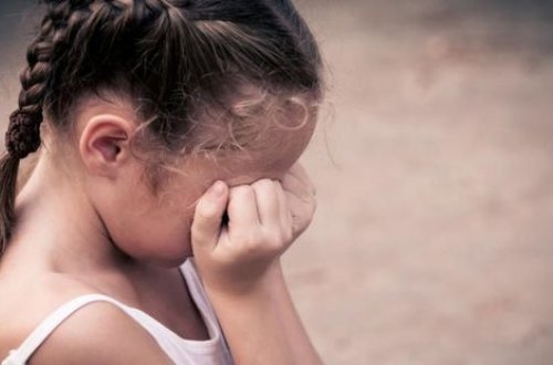 Bakıda küçəyə atılmış uşaq tapılıb - FOTO