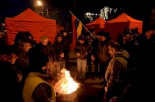 Paşinyanın əleyhdarları silahlandı - Bir nəfər saxlandı