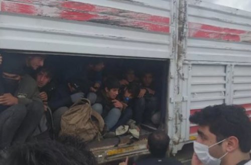 Piyadanı vuran yük avtomobilindən 114 miqrant çıxdı – FOTO/VİDEO