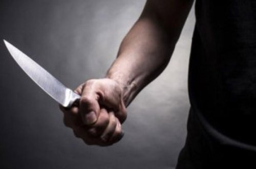 Ər keçmiş həyat yoldaşını öncə döydü,sonra bıçaqla xəsarət yetirmək istədi