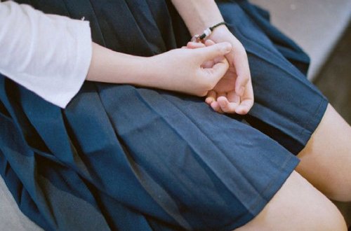 Gürcüstanda 13 yaşlı məktəbli ana oldu