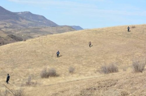 Ermənilər meyit axtarır