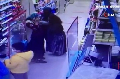 Türkiyədə oğurluqda ittiham edilən qadın günahsızlığını sübut etmək üçün soyundu – VİDEO