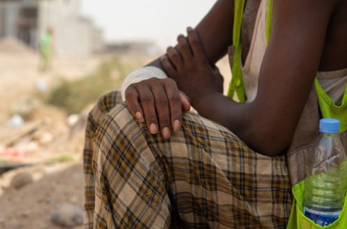 Miqrant düşərgəsində güclü yanğın: Səkkiz nəfər ölüb, 150-dən çox yaralı var