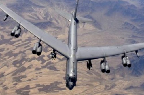 ABŞ B-52-lərini İran sərhədinə göndərdi: Gərginlik artır