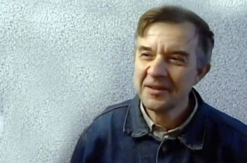 Azyaşlı qızlara illərlə təcavüz edən manyakın gizli yazısı nümayiş olundu - FOTO