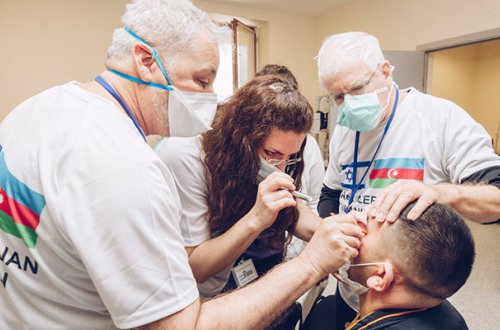 İsrailli həkimlər 31 qazimizi əməliyyat edib, 58-nə protez göz taxıblar - Video