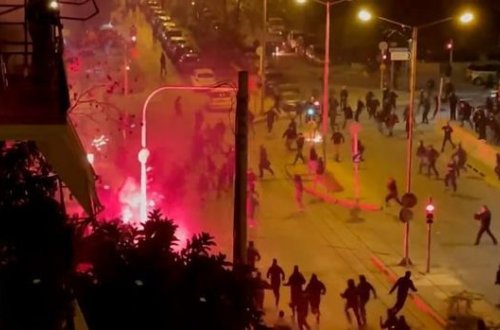 Дымовые шашки, бутылки и слезоточивый газ: в Афинах прошли массовые беспорядки - ВИДЕО