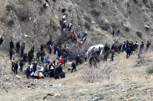 Türkiyədə dəhşətli qəza: Şagirdləri daşıyan avtobus 300 metrlik dərəyə yuvarlandı - VİDEO