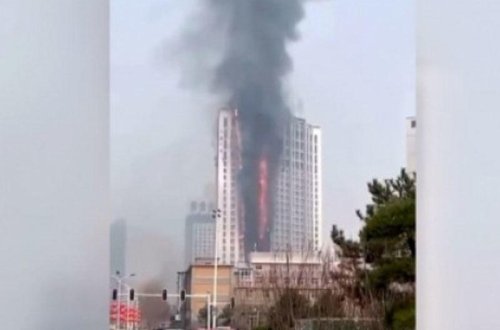 Çində 26 mərtəbəli bina yandı