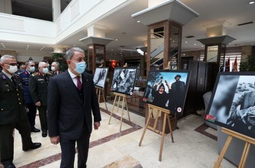 Хулуси Акар принял участие в открытии фотовыставки по случаю 29-й годовщины Ходжалинской трагедии - ВИДЕО