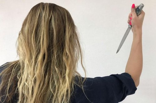 Günay Zeynalova özünü bıçaqladı, xəstəxanaya çatdırılıb