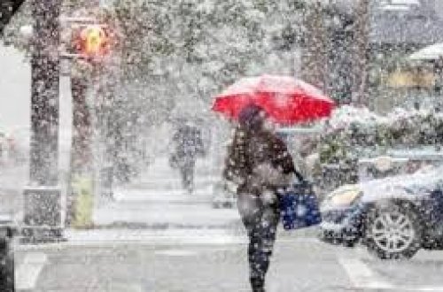 Bakıda qar yağmağa başladı: Çovğun olacaq