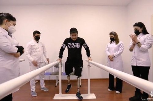 Hər iki ayağını itirmiş qazimiz yüksək texnologiyalı protezlərlə təmin edildi - VİDEO