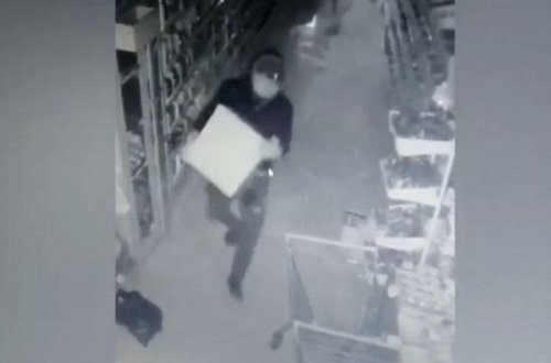 Bakıda marketdən seyfi belə oğurladılar- VİDEO