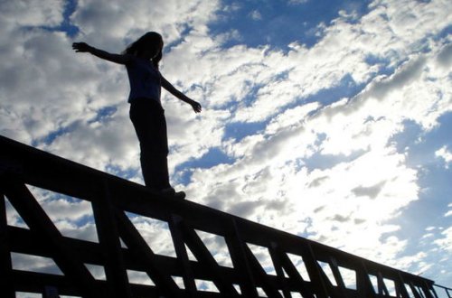 Azərbaycanda 16 yaşlı qız ailəsi ilə mübahisədən sonra intihara cəhd etdi