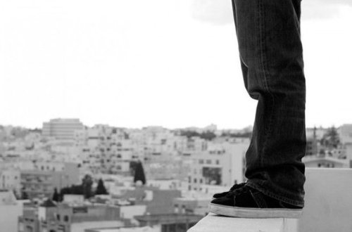 В Гяндже спасатели предотвратили попытку суицида