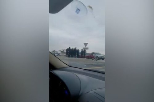 Lökbatan yolunda iki avtomobil toqquşdu - VİDEO