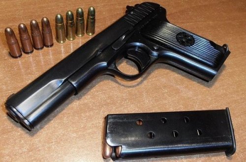 Avtomobilində tapança və qumbara gəzdirən paytaxt sakini ələ keçdi - FOTO