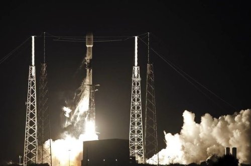 “SpaceX” orbitə bir raketlə 60 peyk göndərdi