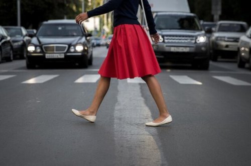 Bakıda avtomobil 20 yaşlı qızı vuraraq hadisə yerindən uzaqlaşdı