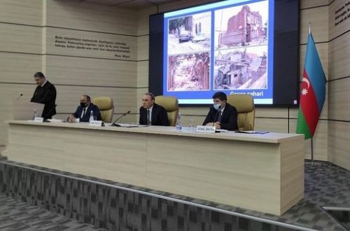 Kamran Əliyev Baş Prokurorluqda iclas keçirir