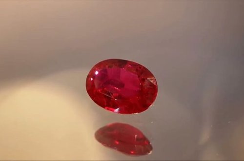 Bakıda nadir tapılan çəhrayı yaqut daşını oğurlayan şəxslər tutulub - FOTO