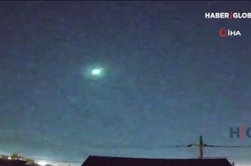Gecə səmanı işıqlandıran meteorit görünüşü ilə heyrətləndirdi - VİDEO
