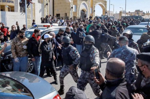 Xəstəxanada 7 nəfər oksigensiz qalıb öldü, Səhiyyə nazirini işdən qovdular - FOTO