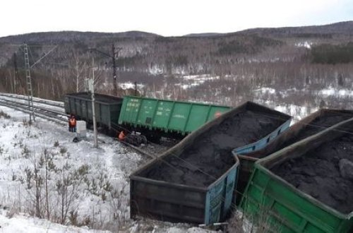 Rusiyada qatar qəzası: 17 yük vaqonu relsdən çıxdı - FOTO/VİDEO