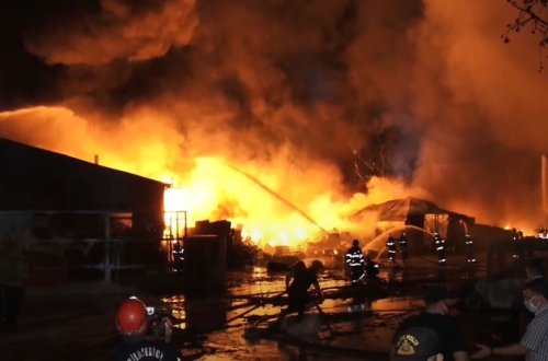 Bakıda DƏHŞƏT: Çox sayda ev YANARAQ KÜL OLDU - VİDEO