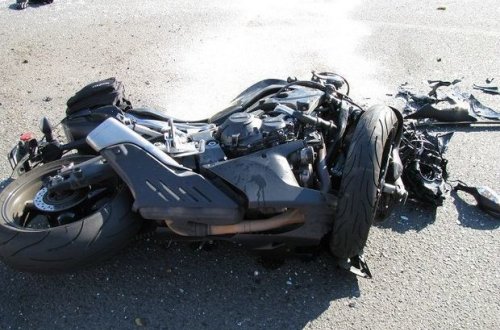 В Баку мотоцикл столкнулся с автомобилем: есть пострадавший