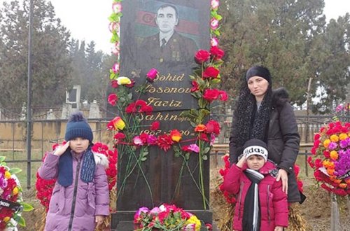 Şəhid xanımından dəhşətli yazı: “Kişi məni vadar etdi ki, şəhid ərimə zəng edim...” (FOTOLAR)