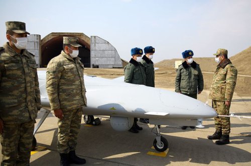 Zakir Həsənov yeni hərbi hissədə PUA-ları idarəetmə məntəqəsinə baxış keçirib