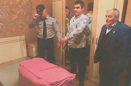 Bakıda yaşadığı qadının başını kəsən şəxs: “Dedi ki, arvadını at, gəl mənimlə yaşa” - VİDEO