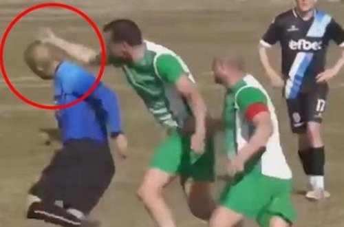 Sarı kart göstərən hakimi döydülər - VİDEO