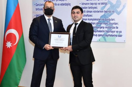 Rövşən Xəlilov mükafatlandırıldı