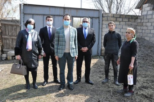 Deputat Ramil Həsən imkansız ailələri ziyarət edir