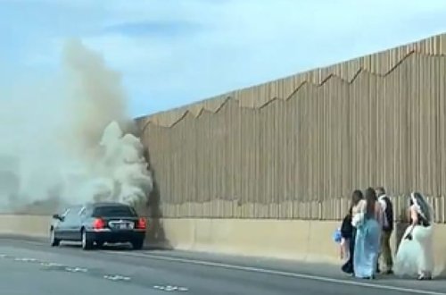 Gəlin aparan limuzin nikah mərasiminə gedərkən yolda alovlara büründü - VİDEO