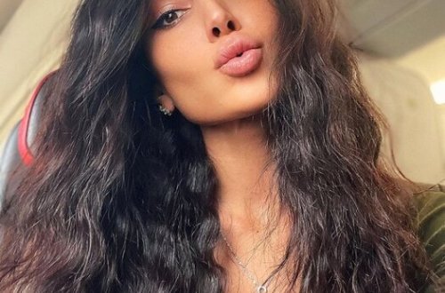 Cazibədar Pərvin qısa şortikdə - FOTO