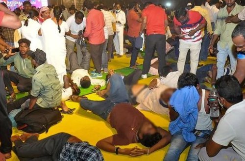 Hindistanda tribuna çöküb, 100-ə yaxın şəxs yaralanıb - FOTO