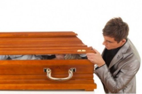 Ölən qardaşına son dəfə baxmaq istəyən şəxs həyatının şokunu yaşadı