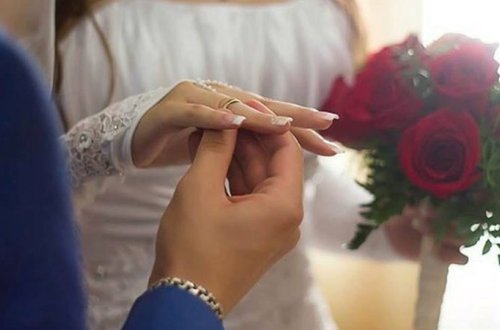 Daha bir qazi ona qulluq edən tibb bacısı ilə ailə qurdu (FOTO)